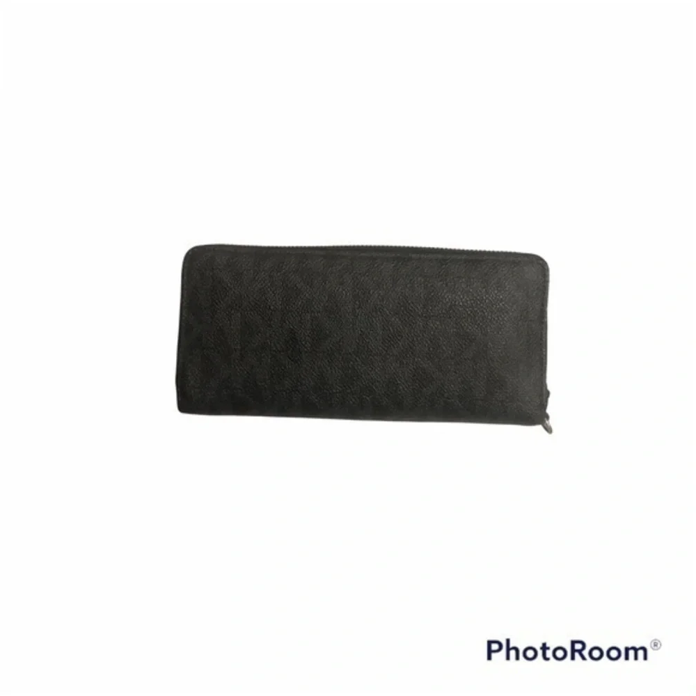 Michael kors signature clutch wallet